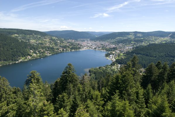 , The 10 Most Beautiful Natural Lakes In France